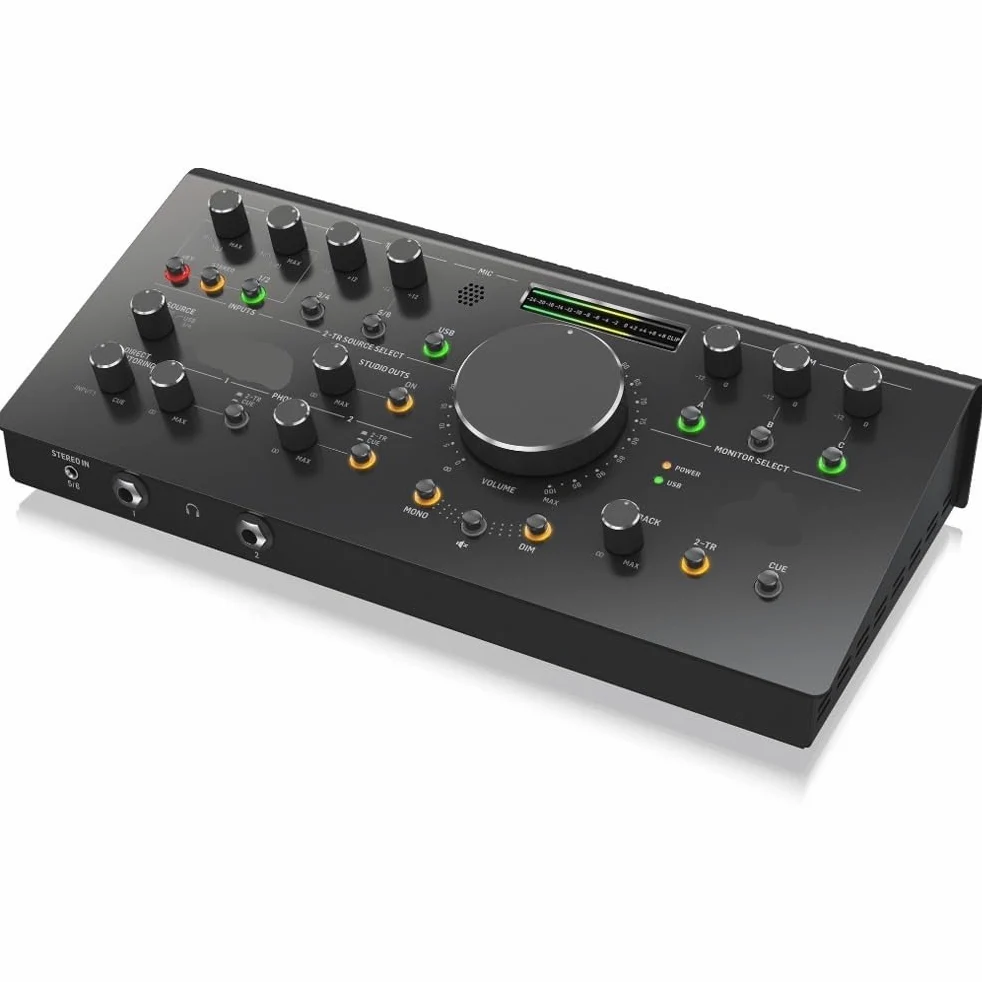 Mikser audio, Kontroler monitora XL i centrum komunikacyjne z przedwzmacniaczami mikrofonowymi interfejsem USB 192 kHz 2x4