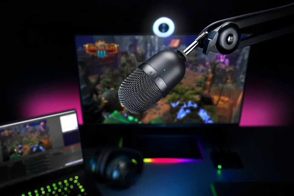 Razer Seiren Mini - Mikrofon pojemnościowy USB do transmisji strumieniowych (kompaktowy z superkardioidalną charakterystyką kierunkową, odchylany statyw, zintegrowany pochłaniacz wstrząsów) Czarny