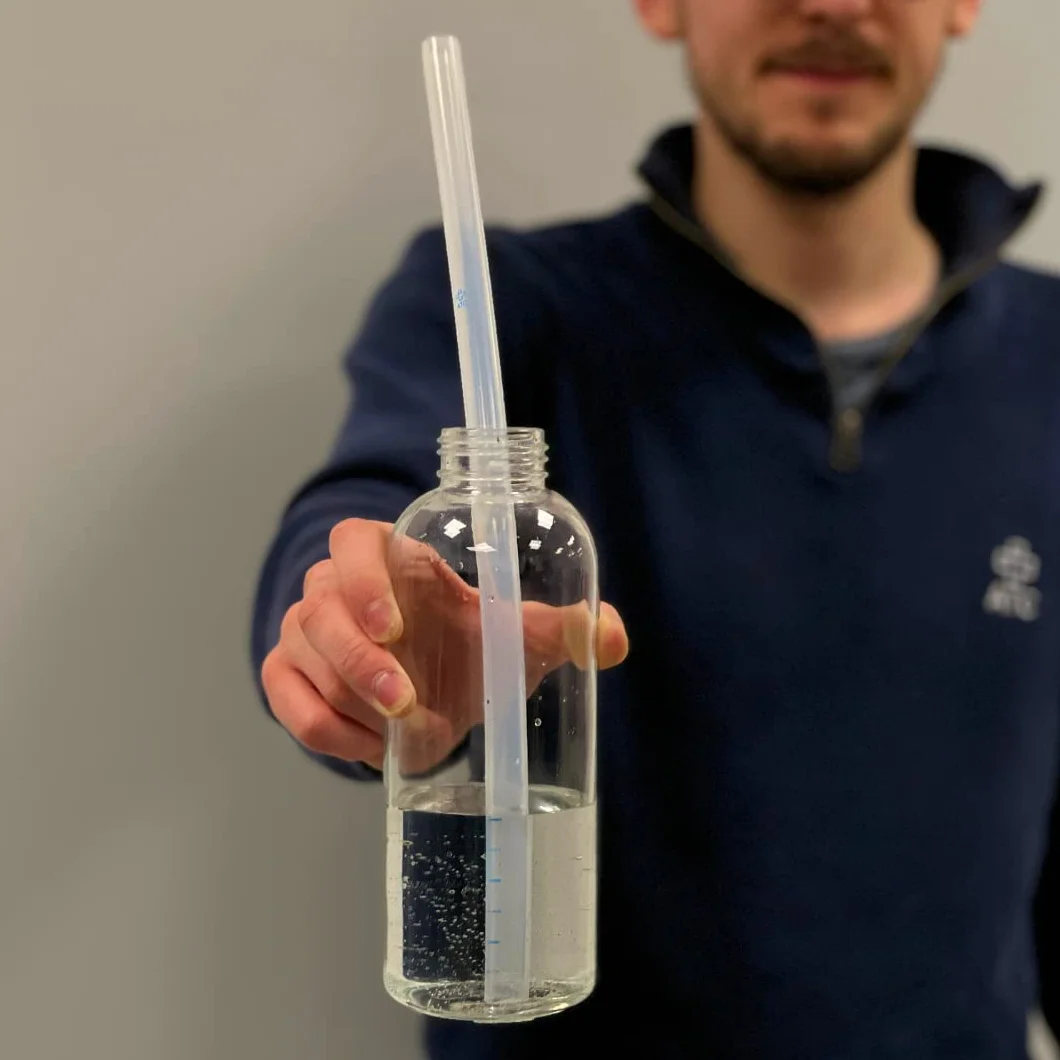 Wąż silikonowy do terapii stroju, 35 cm, 1 cm wewnątrz / 2 mm grubości ściany, przyssawka i wąż do żucia, z wysokiej jakości silikonu, 1 sztuka