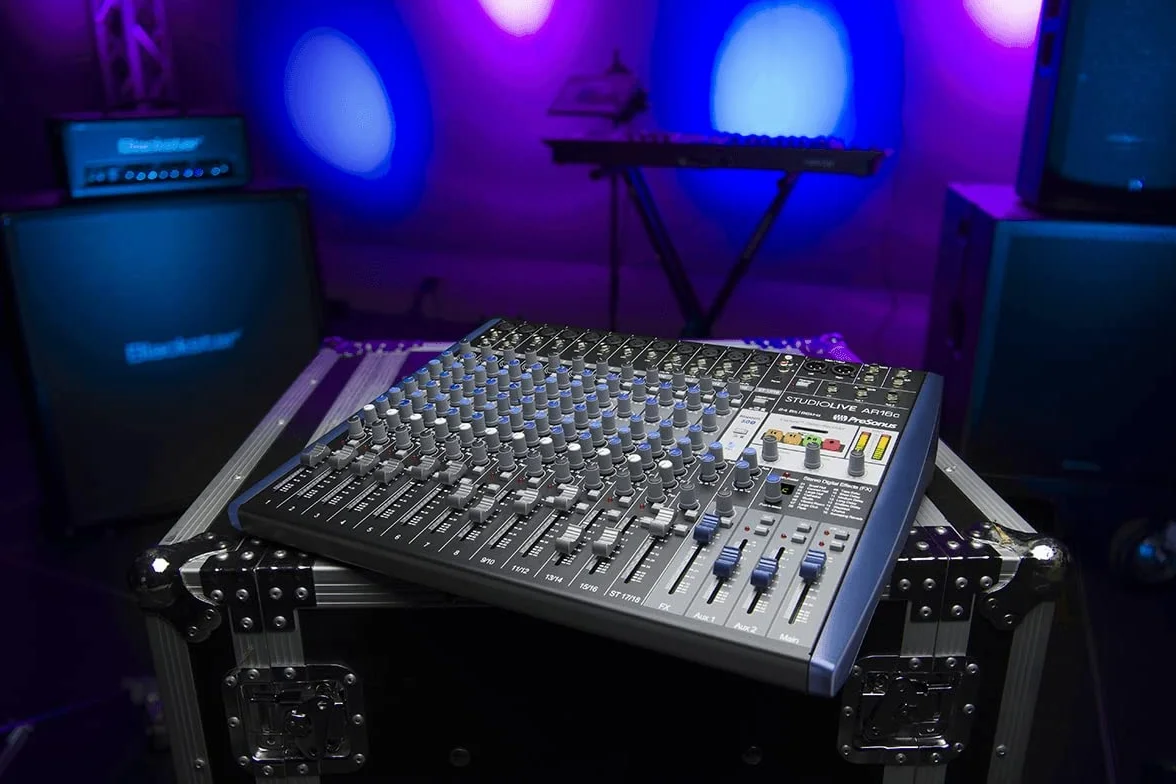 PreSonus StudioLive AR16c, 18-kanałowy, Hybrid Digital/Analog Performance mikser/USB-C-kompatybilny interfejs audio/stereo-SD-Recorder z oprogramowaniem do nagrywania