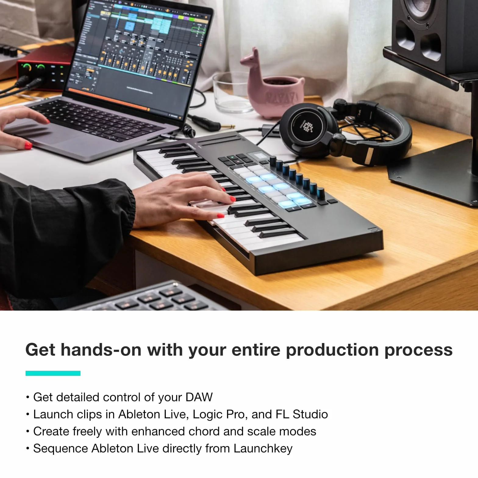 Novation Launchkey Mini 37 [MK4] — Przenośny kontroler klawiatury MIDI, 37 klawiszy, USB i integracja z DAW. Tryb akordów i skali, pady perkusyjne, arpeggiator i oprogramowanie do tworzenia muzyki