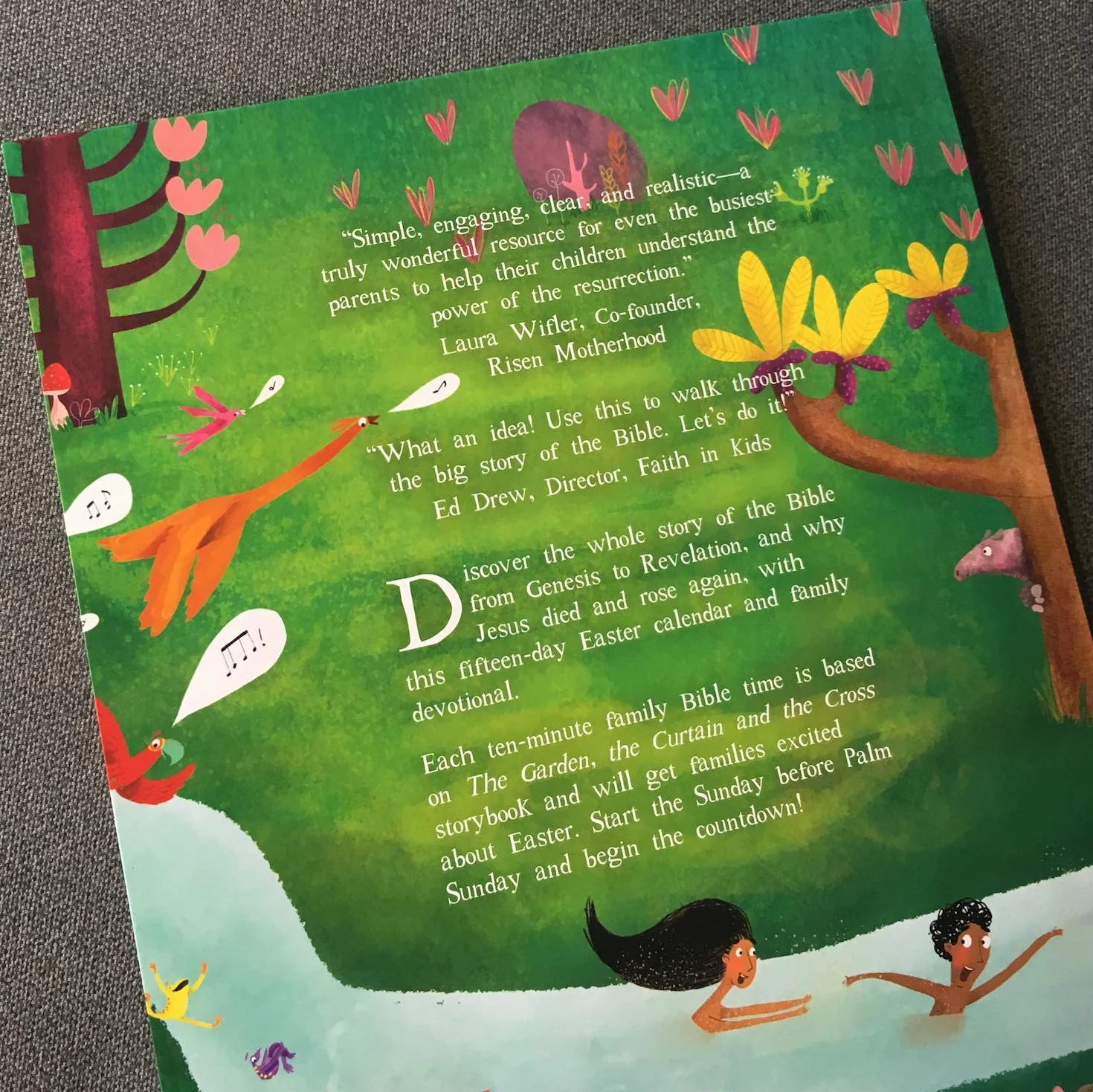 The Garden, the Curtain and the Cross Easter Calendar: Easter Family Devotional with 15-door Calendar