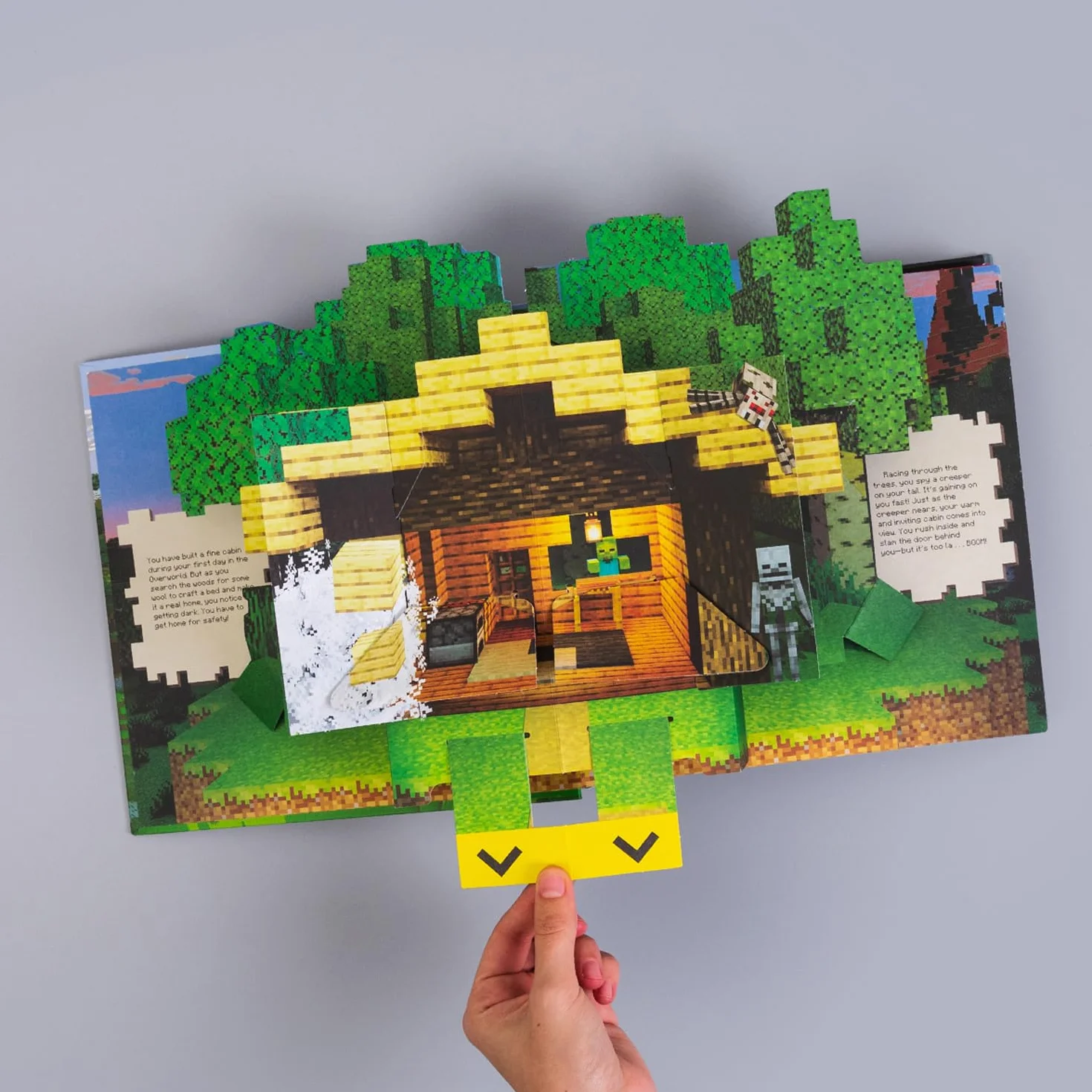 Official Minecraft Pop-Up: An official Minecraft pop-up book, fully illustrated with interactive elements – perfect for kids and gamers, new for 2024