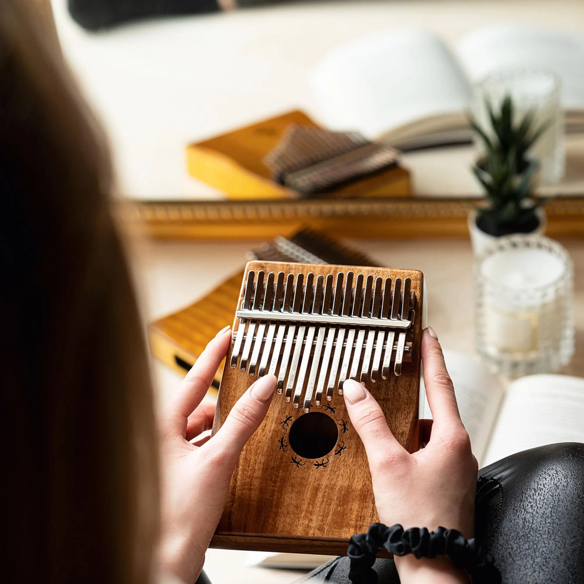 Ortega Kalimba C-Dur 17 kluczy akustyczny fortepian na kciuk seria Lizard z etui Deluxe