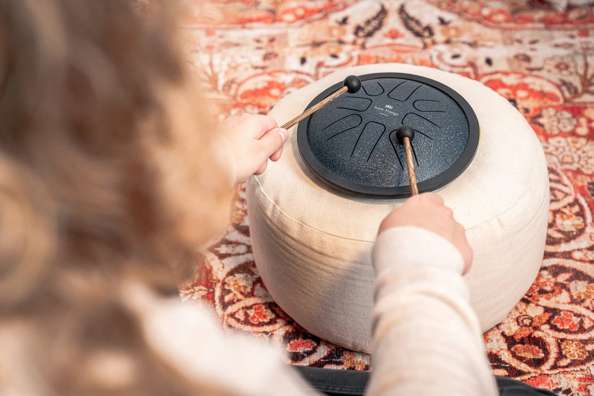 Sonic Energy Steel Tongue Drum – Mały 7-calowy Bęben w Tonacji G-moll – Instrument ze Stali Nierdzewnej do Medytacji, Jogi, Dla Dzieci – w Zestawie z Pałeczkami i Woreczkiem (SSTD2NB)