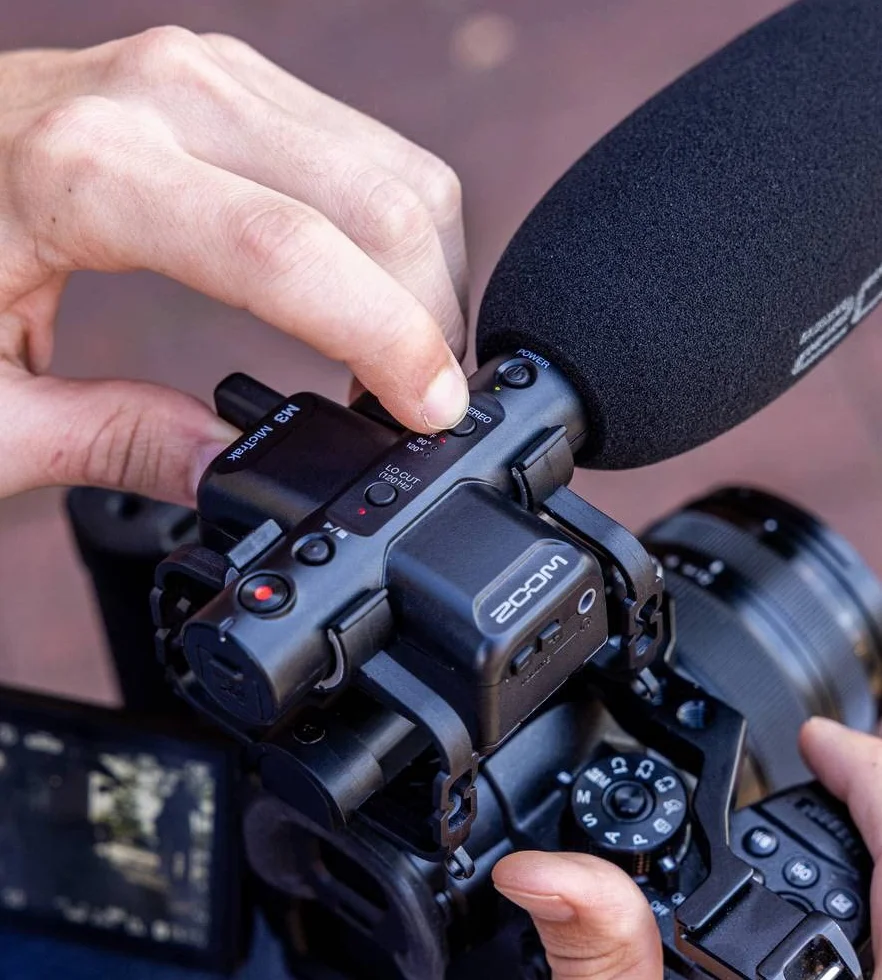 ZOOM M3 MicTrak – stereofoniczny mikrofon kierunkowy z wbudowanym 32-bitowym rejestratorem audio typu float – idealny do nagrań kamerą DSLR