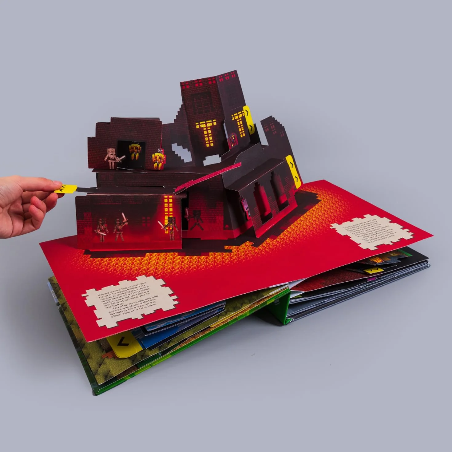 Official Minecraft Pop-Up: An official Minecraft pop-up book, fully illustrated with interactive elements – perfect for kids and gamers, new for 2024