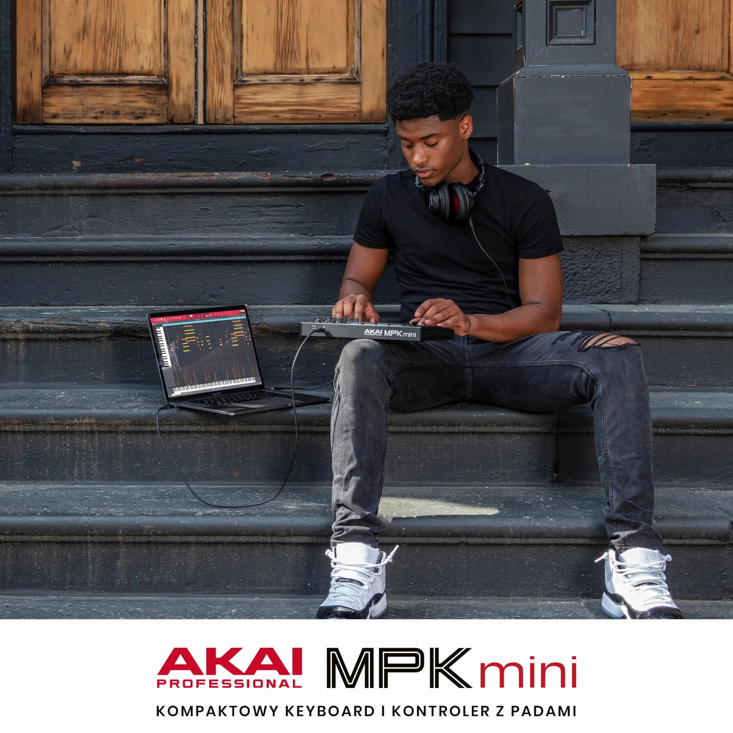Akai Professional MPK Mini MK3 25-klawiszowa klawiatura sterująca USB MIDI z 8 podświetlanymi padami, 8 pokrętłami, programem do produkcji muzyki, pakiet Native Instruments (integracja NKS), Czarna