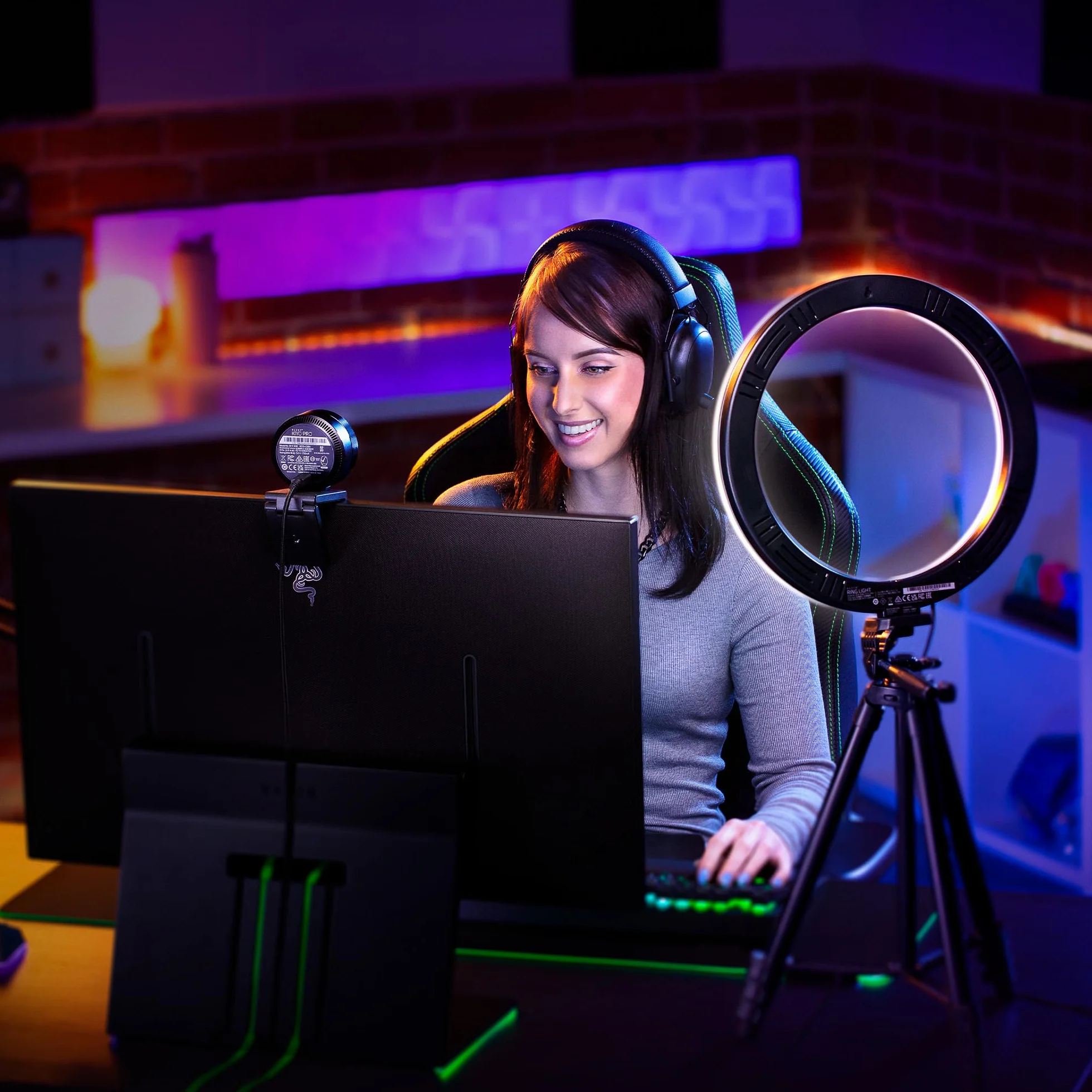 Razer Ring Light - 12-calowa lampa pierścieniowa LED USB + Statyw do streamingu z komputerów PC i urządzeń mobilnych (Regulowane spektrum światła, Wszechstronne opcje mocowania) Czarny